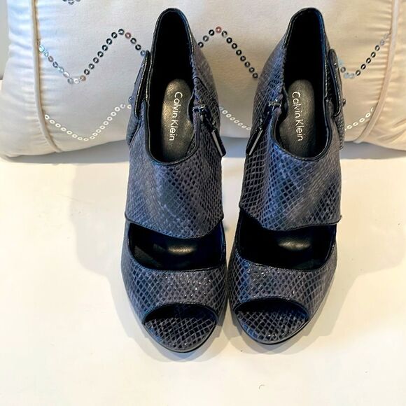 NEW Calvin Klein High Heel Platform Peep Toe Booties Size 7 - Picture 2 of 7